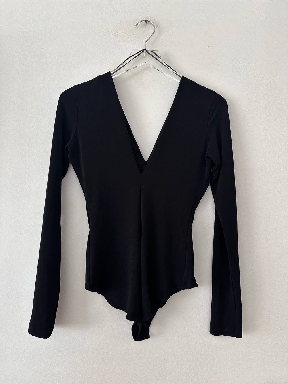 Alice & Olivia deep V neck bodysuit long sleeve black size large - Picture 2 of 6